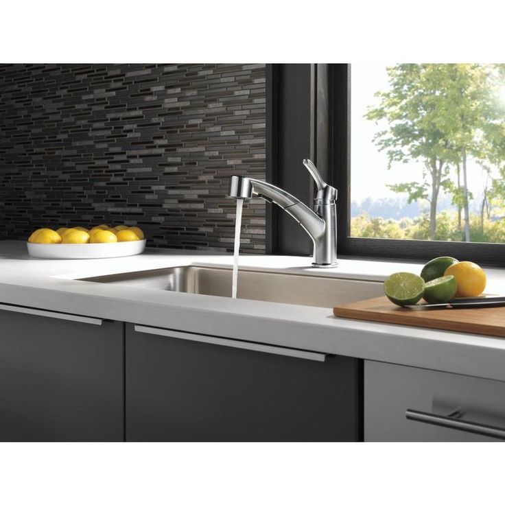 Delta Collins Arctic Stainless 1-Handle Deck-Mount Pull-Out Handle Kitchen Faucet (Deck Plate Included)