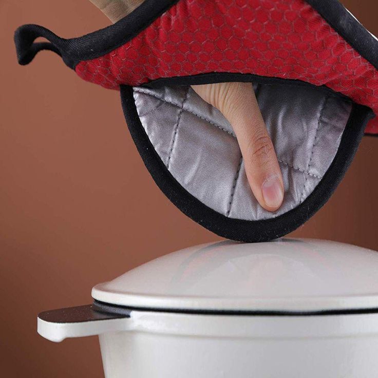 Red Grab and Grip Pot Holder/Trivet