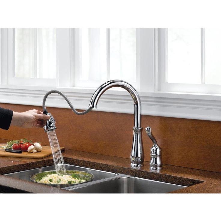 Delta Leland Chrome 1-Handle Deck-Mount Pull-Down Handle Kitchen Faucet