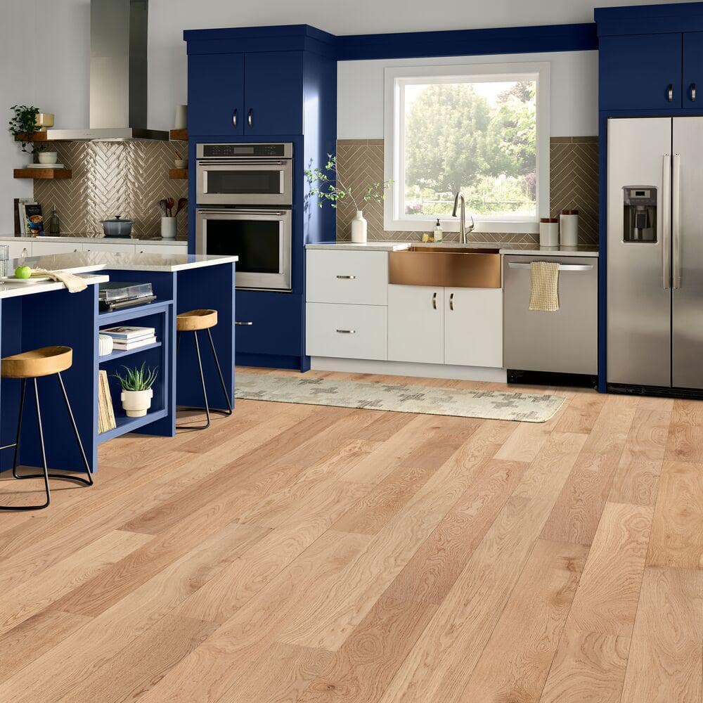 Bruce Time Honored Aged Natural White Oak 0.57 in T x 7.5 in W Glue Down Engineered Hardwood Flooring (23.48 sq. ft./Case)