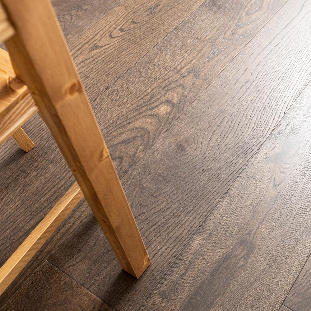 MSI Artesia Lane White Oak XXL 5/8 in. T x 9.45 in. W Tongue and Groove Engineered Hardwood Flooring (34.10 sq. ft./case)