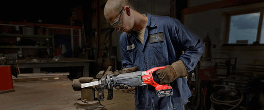 Milwaukee M18 FUEL PACKOUT 18-Volt Cordless 2.5 Gal. Wet/Dry Vacuum with AIR-TIP 4-in-1 Right Angle Tool Attachment