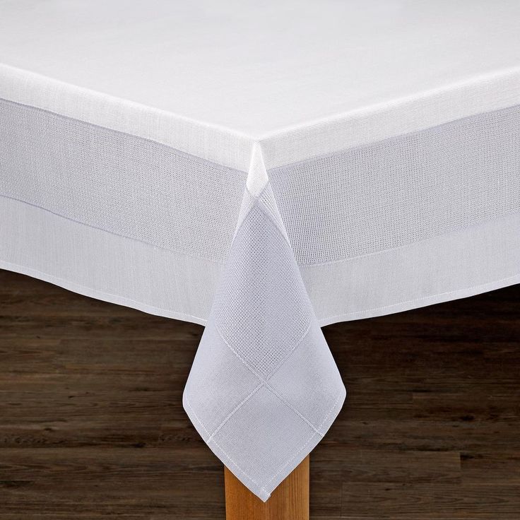 Bohemia 60 in. x 84 in. White/Natural 100% Polyester Tablecloth