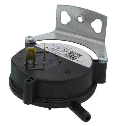 Goodman-Amana B1370148 pressure switch - front view (Product Type: Pressure Switch)