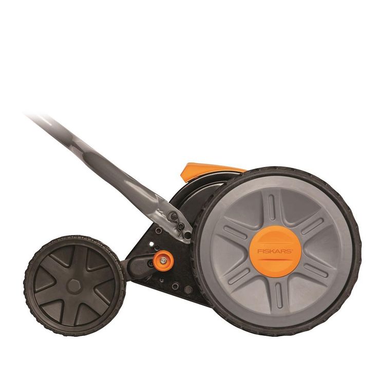 Fiskars StaySharp 17 in.  Manual Push Walk Behind Non-Electric Reel Mower