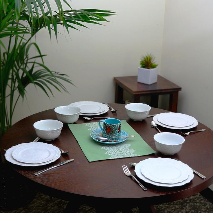 Scallop Buffet 12-Piece Casual White Ceramic Dinnerware Set (Service for 4)