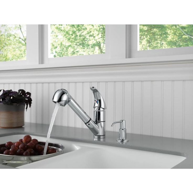 Peerless Chrome 1-Handle Deck-Mount Pull-Out Handle Kitchen Faucet (Deck Plate Included)