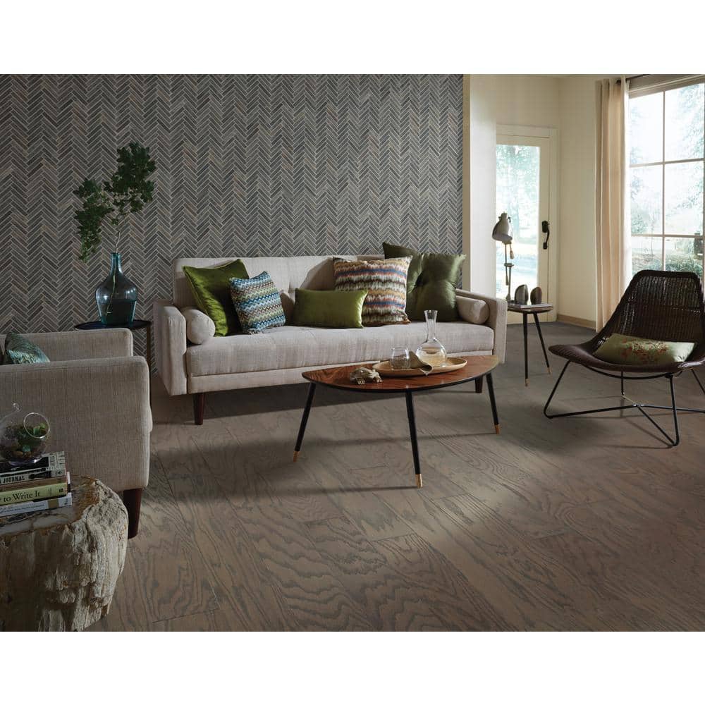 Shaw Bradford 5 Barnboard Red Oak 3/8 in. T X 5 in. W Tongue and Groove Engineered Hardwood Flooring (23.66 sq.ft./case)
