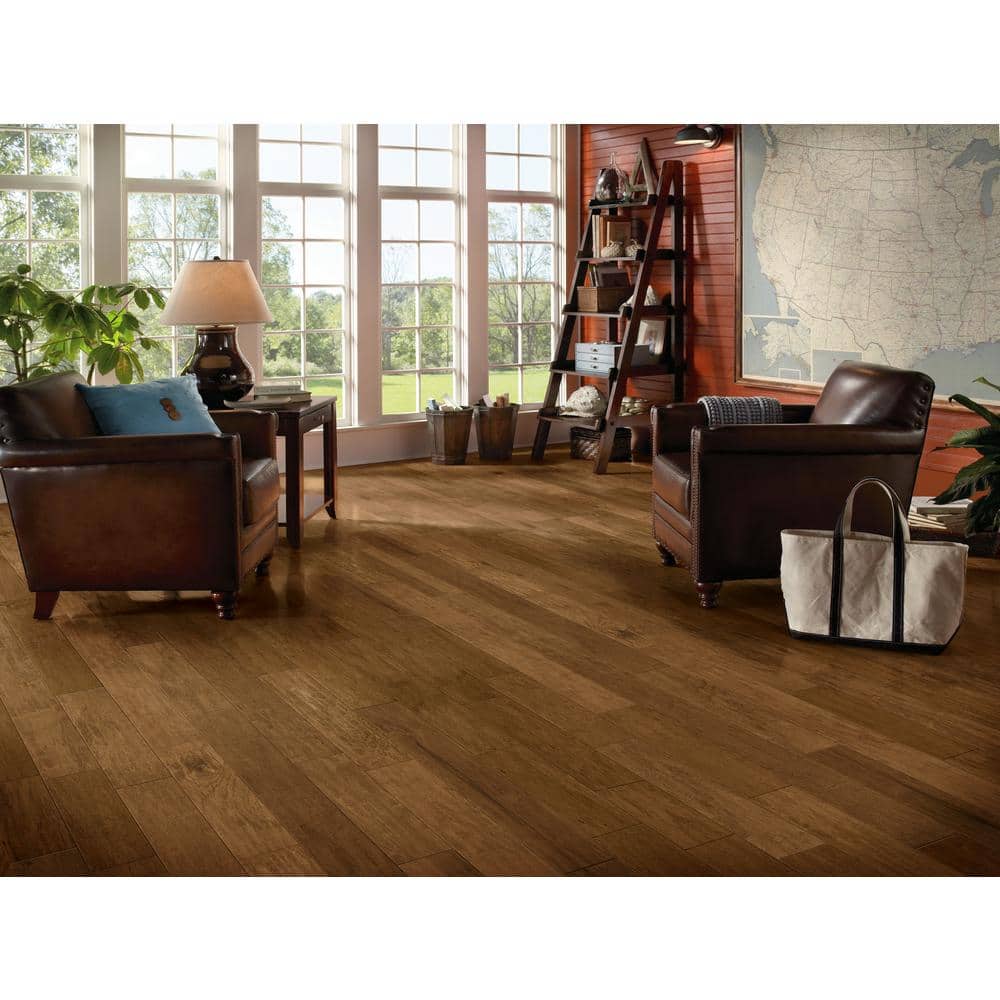 Bruce American Vintage Bear Creek Oak 3/8 in. T x 5 in. W T+G Hand Scraped Engineered Hardwood Flooring (25 sq.ft./ctn)