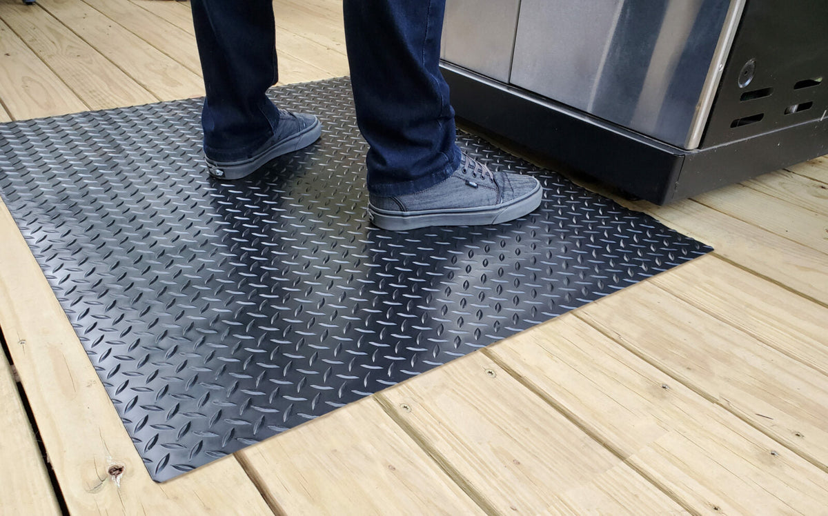 G-Floor Grill Mat, 47 x 32, Diamond Tread, Metallic Silver