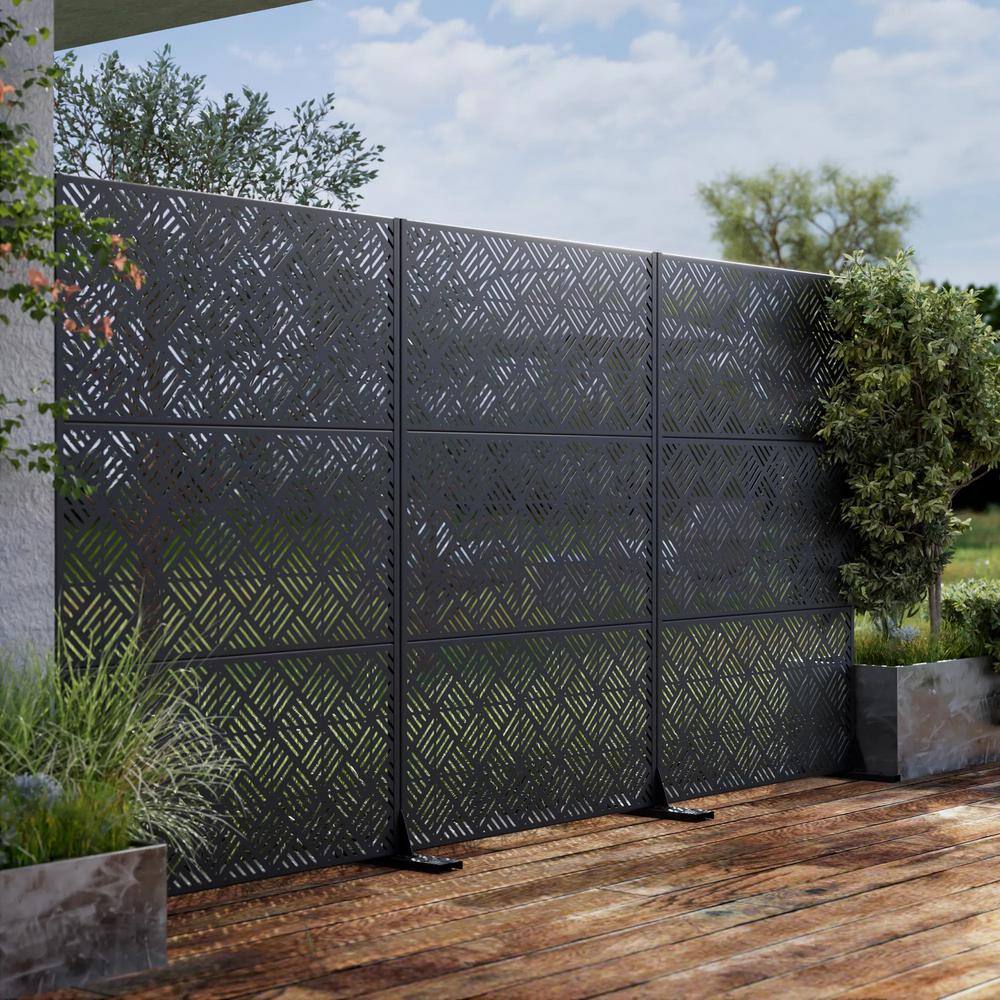 Cadeninc 3.92 ft. x 6 ft. Freestanding Metal Privacy Screen - Black