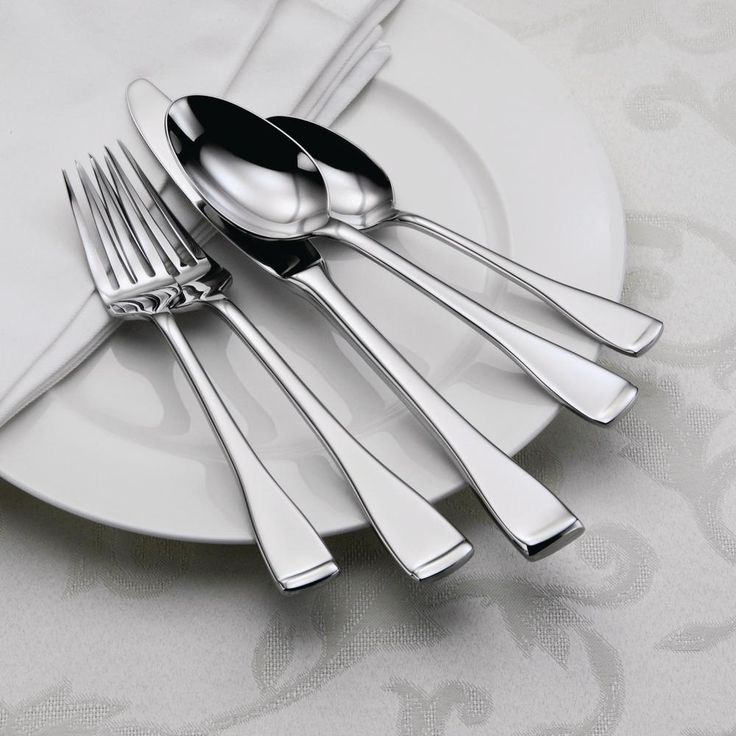 Voss II 18/0 Stainless Steel Dinner Knives (Set of 12)