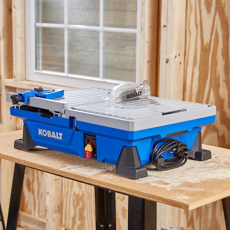 Kobalt 7-in 6-Amp Wet Tabletop Sliding Table Tile Saw