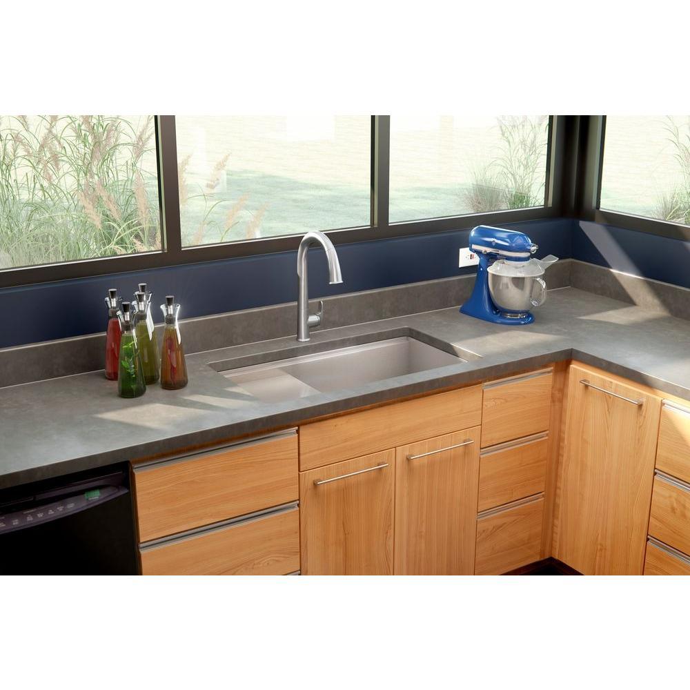 Sensate Single-Handle Touchless Pull Down Sprayer Kitchen Faucet in Vibrant Stainless with DockNetik and Sweep Spray - Super Arbor