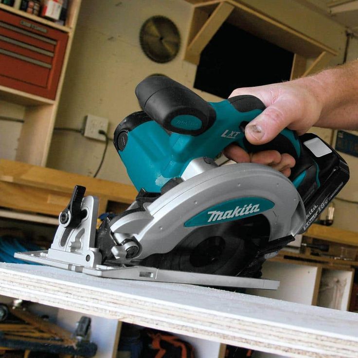 18-Volt 5.0 Ah LXT Lithium-Ion Cordless 6-1/2 in. Circular Saw Kit