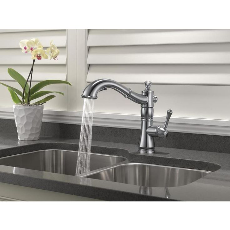 Delta Cassidy Arctic Stainless 1-Handle Deck-Mount Pull-Out Handle Kitchen Faucet