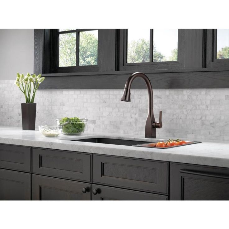 Delta Mateo Touch2O Venetian Bronze 1-Handle Deck-Mount Pull-Down Touch Kitchen Faucet