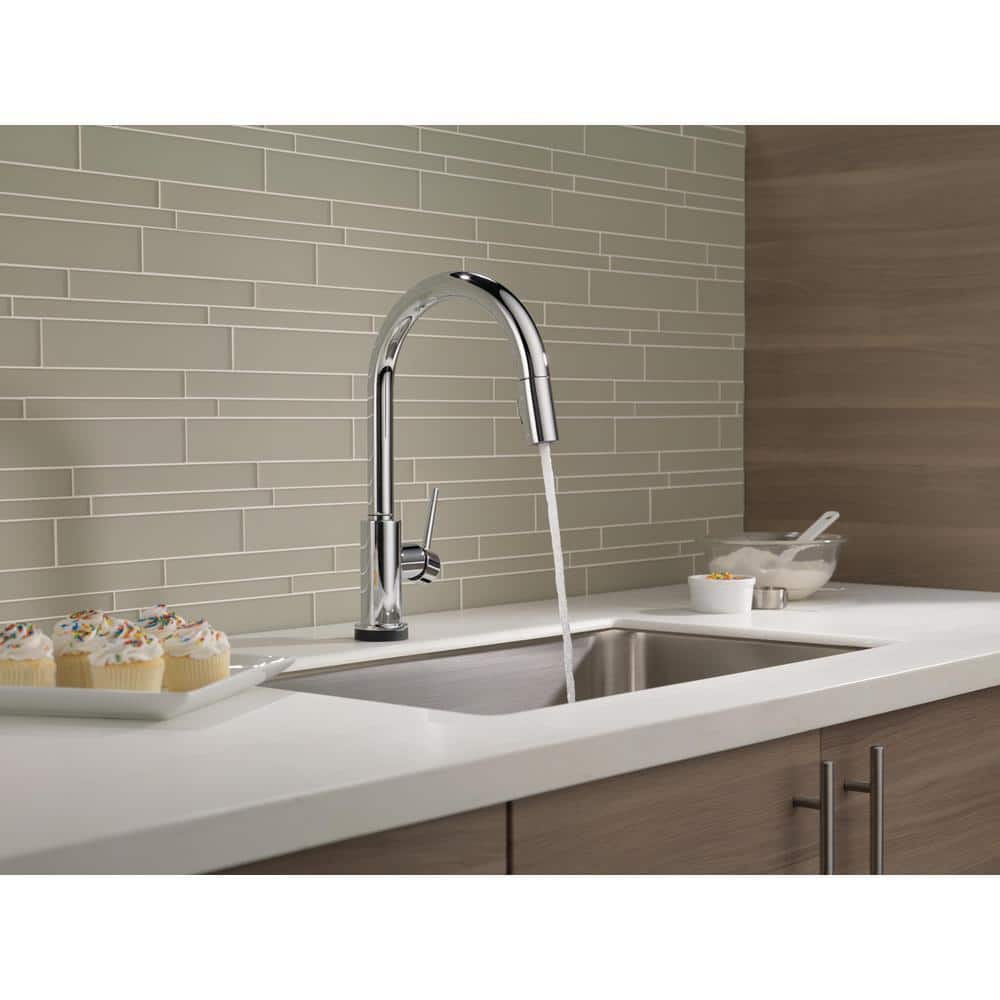 Delta Trinsic Touch2O Single-Handle Pull-Down Kitchen Faucet, Deck Mount, Chrome, 16.19 in Height