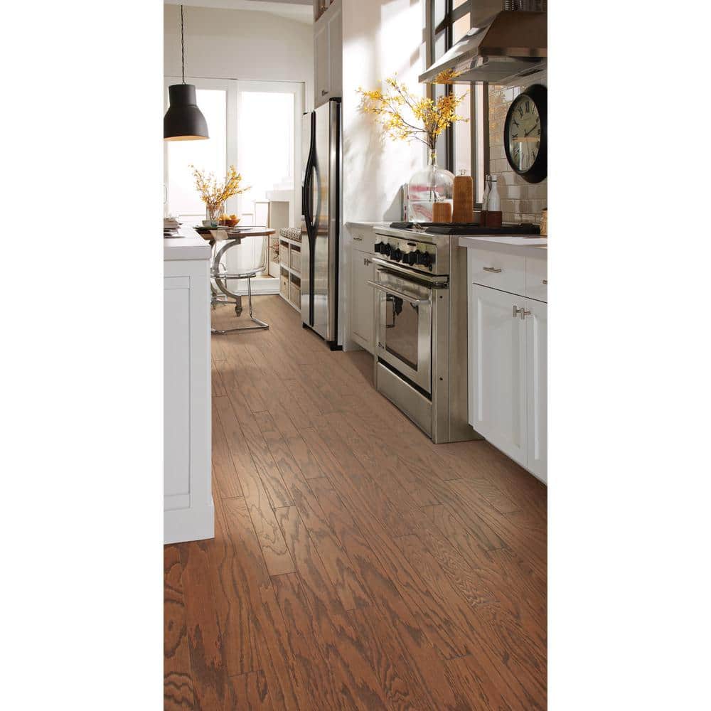 Shaw Bradford 3 Cinnamon Red Oak 3/8 in. T X 3.25 in. W Tongue and Groove Engineered Hardwood Flooring (23.76 sq.ft./case)
