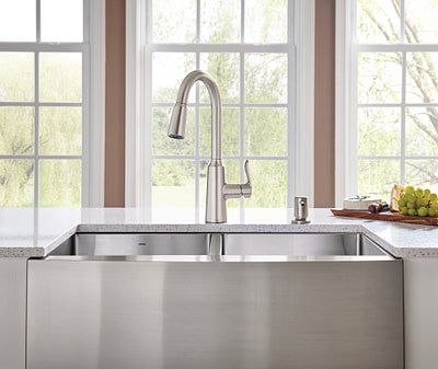 Moen Edwyn Spot Resist Stainless 1-Handle Deck Mount Pull-Down Handle/Lever Commercial/Residential Kitchen Faucet (Deck Plate Included)