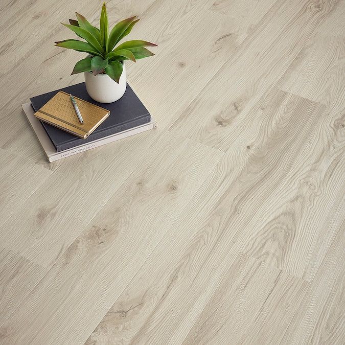 Pergo TimberCraft +WetProtect Harkness Oak Laminate Flooring With Attached Underlayment