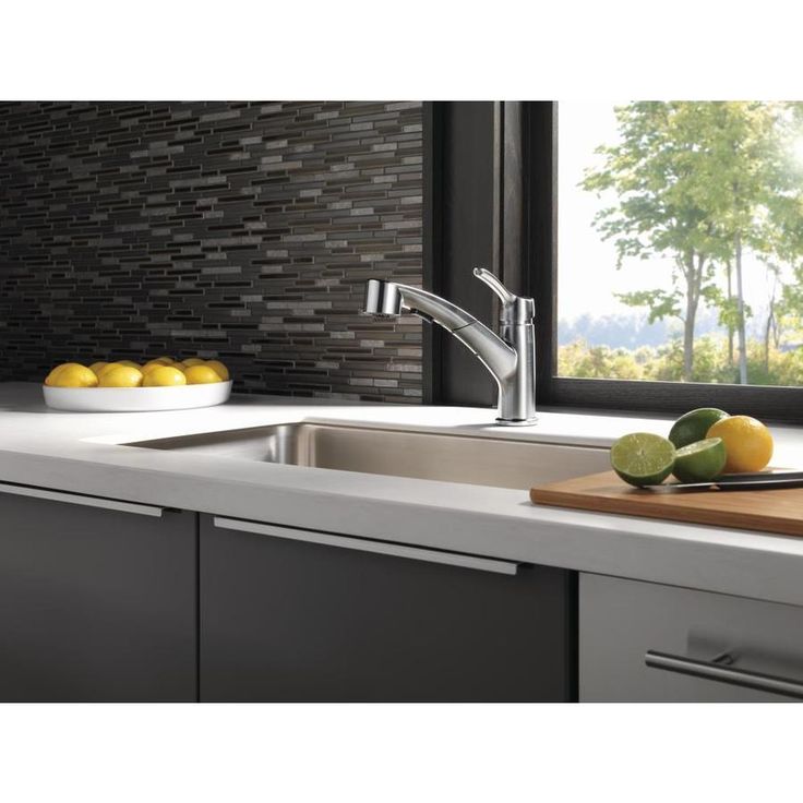 Delta Collins Arctic Stainless 1-Handle Deck-Mount Pull-Out Handle Kitchen Faucet (Deck Plate Included)