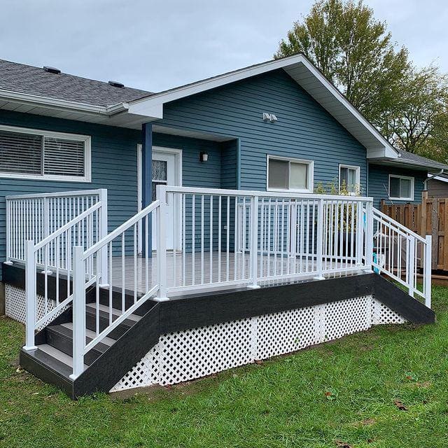 36 in. H x 72 in. W White Aluminum Level Railing Kit