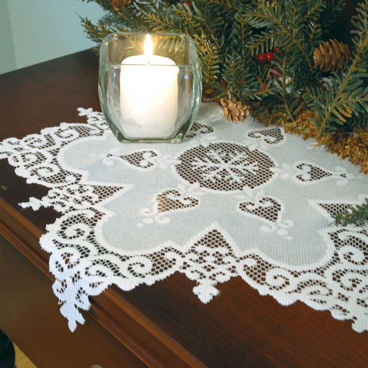Snowflake 18 in. White Round Doily (Set of 2)