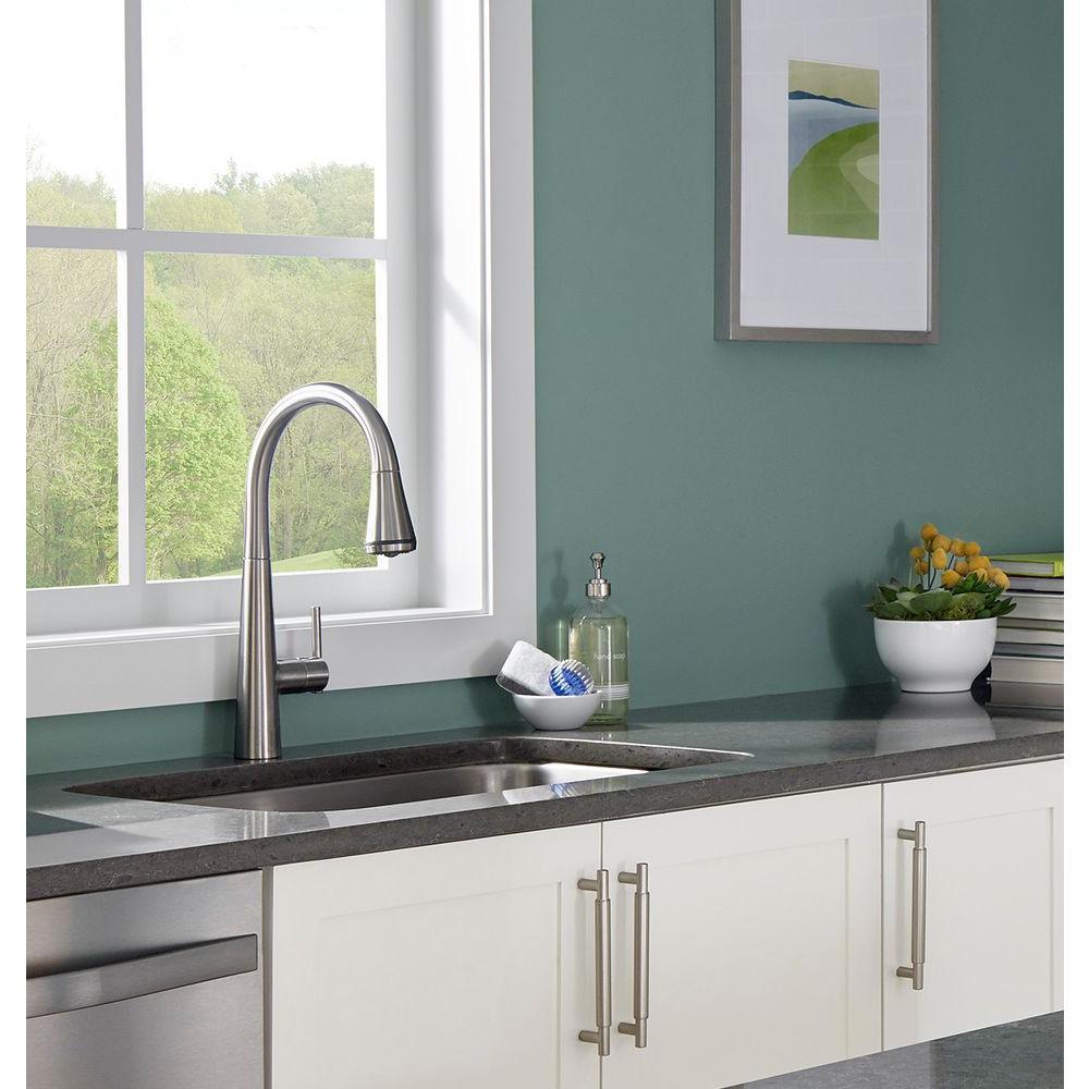 Edgewater Single-Handle Pull-Down Sprayer Kitchen Faucet with SelctFlo in Stainless Steel - Super Arbor