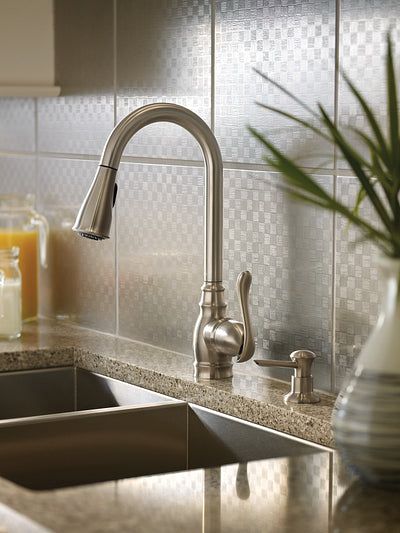 Moen Anabelle Stainless Steel 1-Handle Deck Mount Pull-Down Kitchen Faucet (Deck Plate Included)