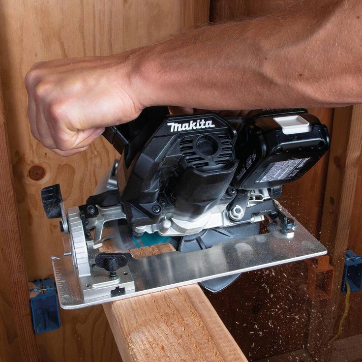 18-Volt 6-1/2 in. LXT Lithium-Ion Sub-Compact Brushless Cordless Circular Saw Kit (2.0 Ah)