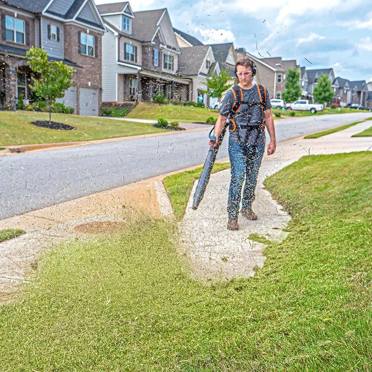 Lawnmaster NO-PULL 175 MPH 470 CFM 31cc Gas with Electronic Start Backpack Leaf Blower