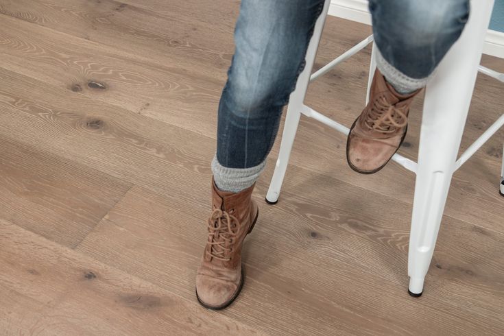 CALI Meritage Carmel Valley Oak 9-1/2-in W x 3/5-in T x Varying Length Wirebrushed Water Resistant Engineered Hardwood Flooring (34.1-sq ft / Carton)