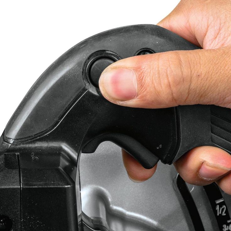 18-Volt 6-1/2 in. LXT Lithium-Ion Sub-Compact Brushless Cordless Circular Saw Kit (2.0 Ah)