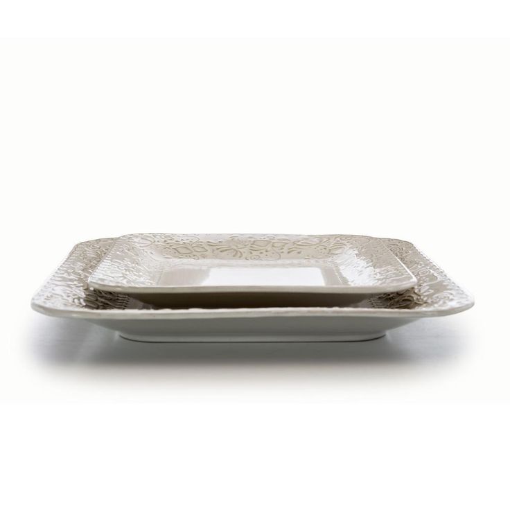 Ivory Lotus 16-Piece Traditional White Stoneware Dinnerware Set (Service for 4)