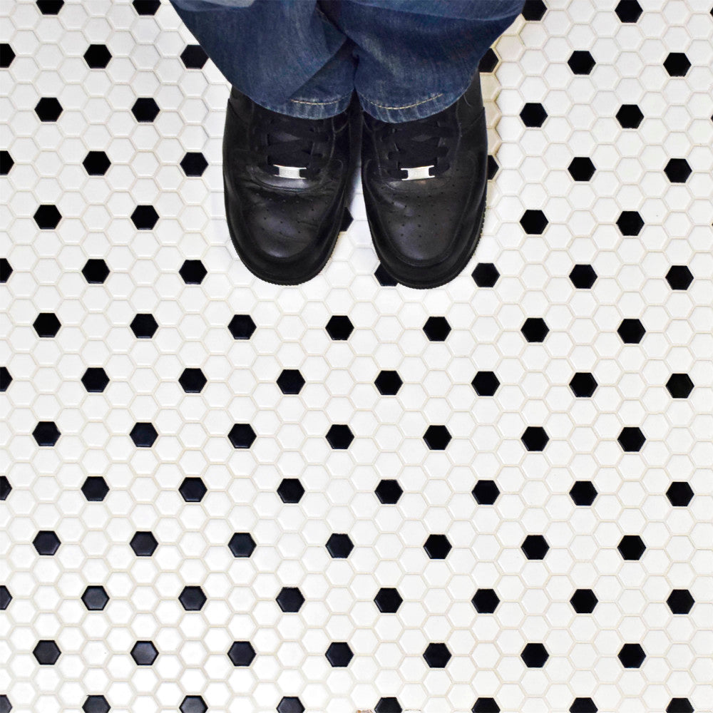 Merola Tile Metro Hex Matte White with Black Dot 10-1/4 in. x 11-7/8 in. x 6mm Porcelain Mosaic Tile (8.65 sq. ft. / Case)