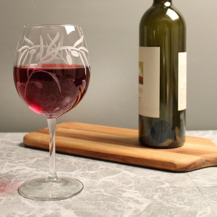 Olive Branch Clear 18 oz. Balloon Wine Glass (Set of 4)