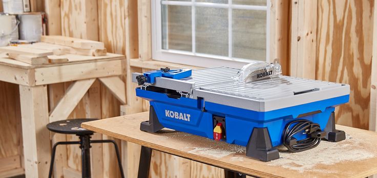 Kobalt 7-in 6-Amp Wet Tabletop Sliding Table Tile Saw