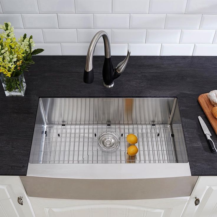 Farmhouse Apron Front Stainless Steel 33 in. Single Bowl Kitchen Sink Kit in Satin