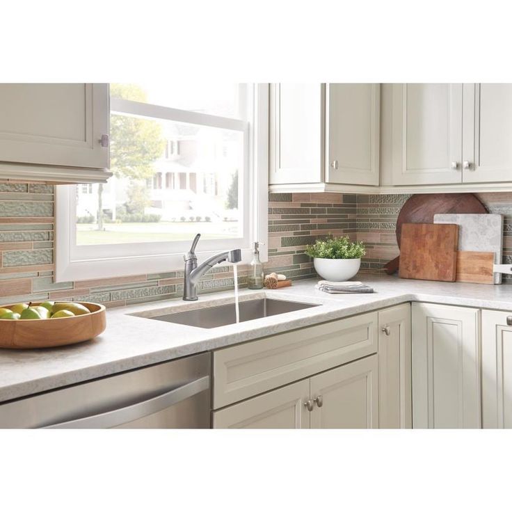 Delta Collins Arctic Stainless 1-Handle Deck-Mount Pull-Out Handle Kitchen Faucet (Deck Plate Included)