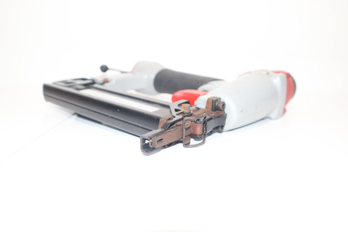 Central Pneumatic 68019 18 Gauge 2-in-1 Air Nailer/Stapler
