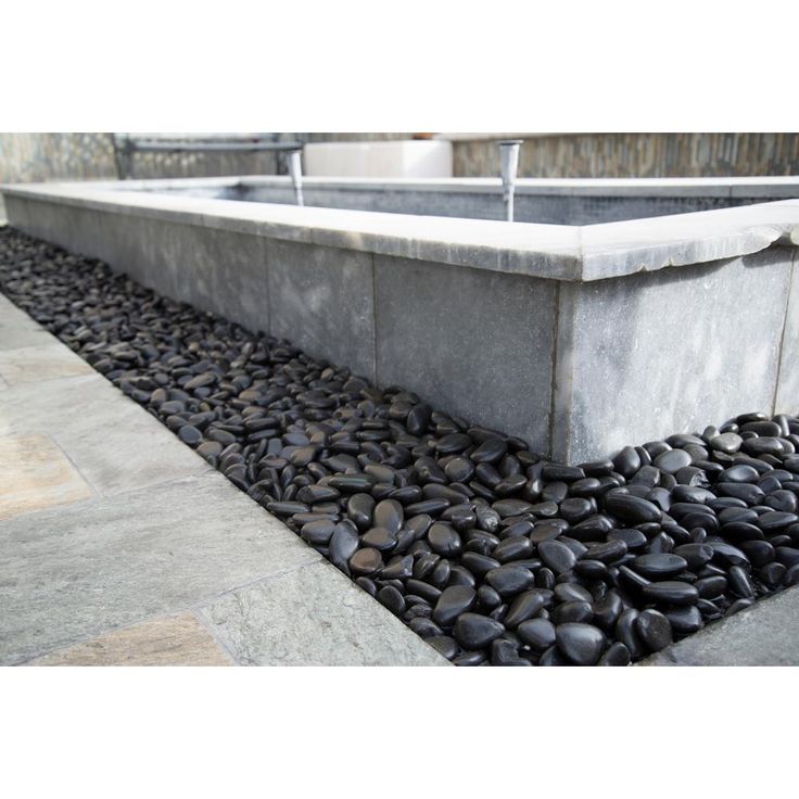 MSI Black Polished 0.5 cu. ft . 0.75 to 1.25 in. Pebbles. 40 lb. Bag (55 Bags / Pallet)