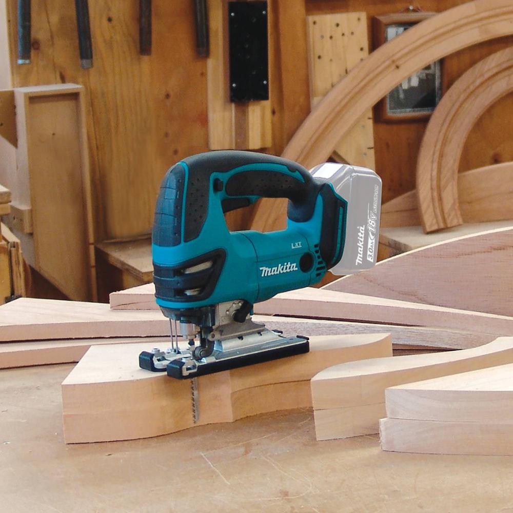 Makita 18V X2 LXT (36V) Brushless 6-1/2 in. Plunge Circular Saw Kit, 5.0Ah Batteries + Bonus 18V LXT Cordless Jigsaw