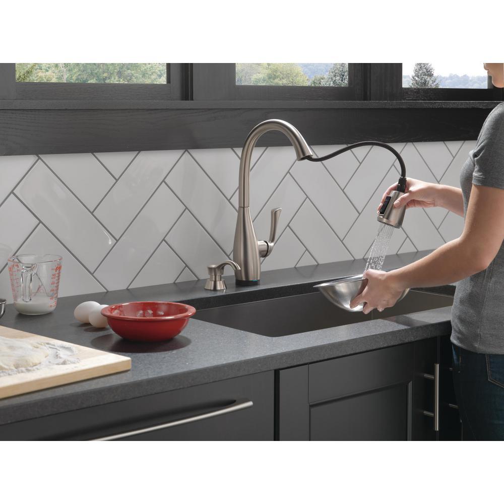 Dominic Single-Handle Pull-Down Sprayer Kitchen Faucet with Touch2O & ShieldSpray Technology in SpotShield Stainless - Super Arbor