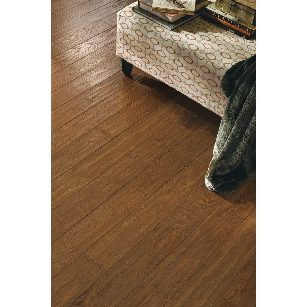 Bruce American Vintage Fall Classic Oak 3/8 in. T x 5 in. W T+G Hand Scraped Engineered Hardwood Flooring (25 sq.ft./ctn)