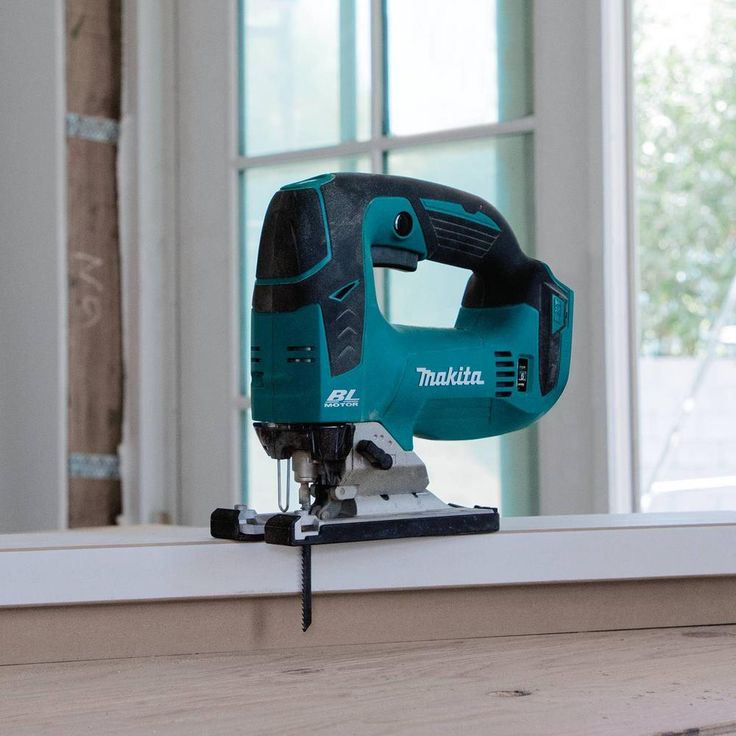 18-Volt LXT Lithium-Ion Brushless Cordless Jig Saw, Tool Only with Bonus 18-Volt LXT Lithium-Ion 5.0 Ah Battery
