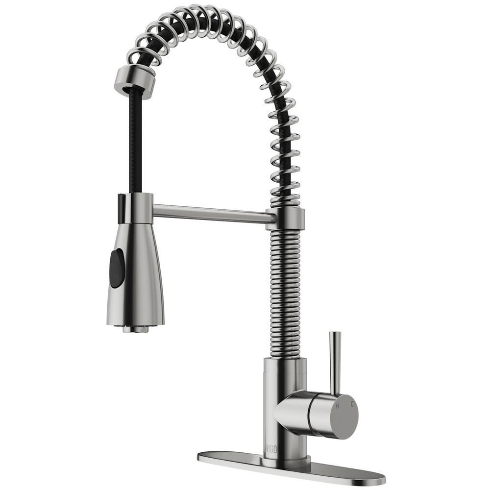 Brant Single-Handle Pull-Down Sprayer Kitchen Faucet with Deck Plate in Matte Gold - Super Arbor
