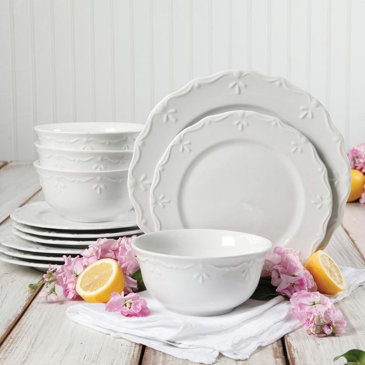 Scallop Buffet 12-Piece Casual White Ceramic Dinnerware Set (Service for 4)