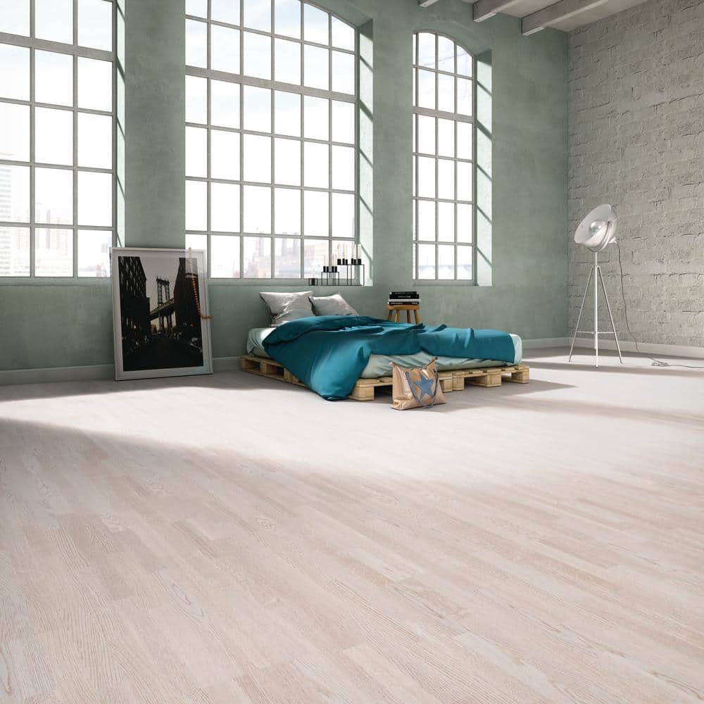 Baltic Wood Frosty European Oak 1/2 in. T x 7.2 in. W Click Lock Wire Brushed Engineered Hardwood Flooring (38.6 sq.ft./case)