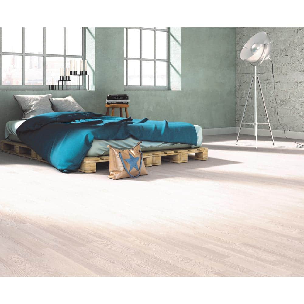 Baltic Wood Frosty European Oak 1/2 in. T x 7.2 in. W Click Lock Wire Brushed Engineered Hardwood Flooring (38.6 sq.ft./case)